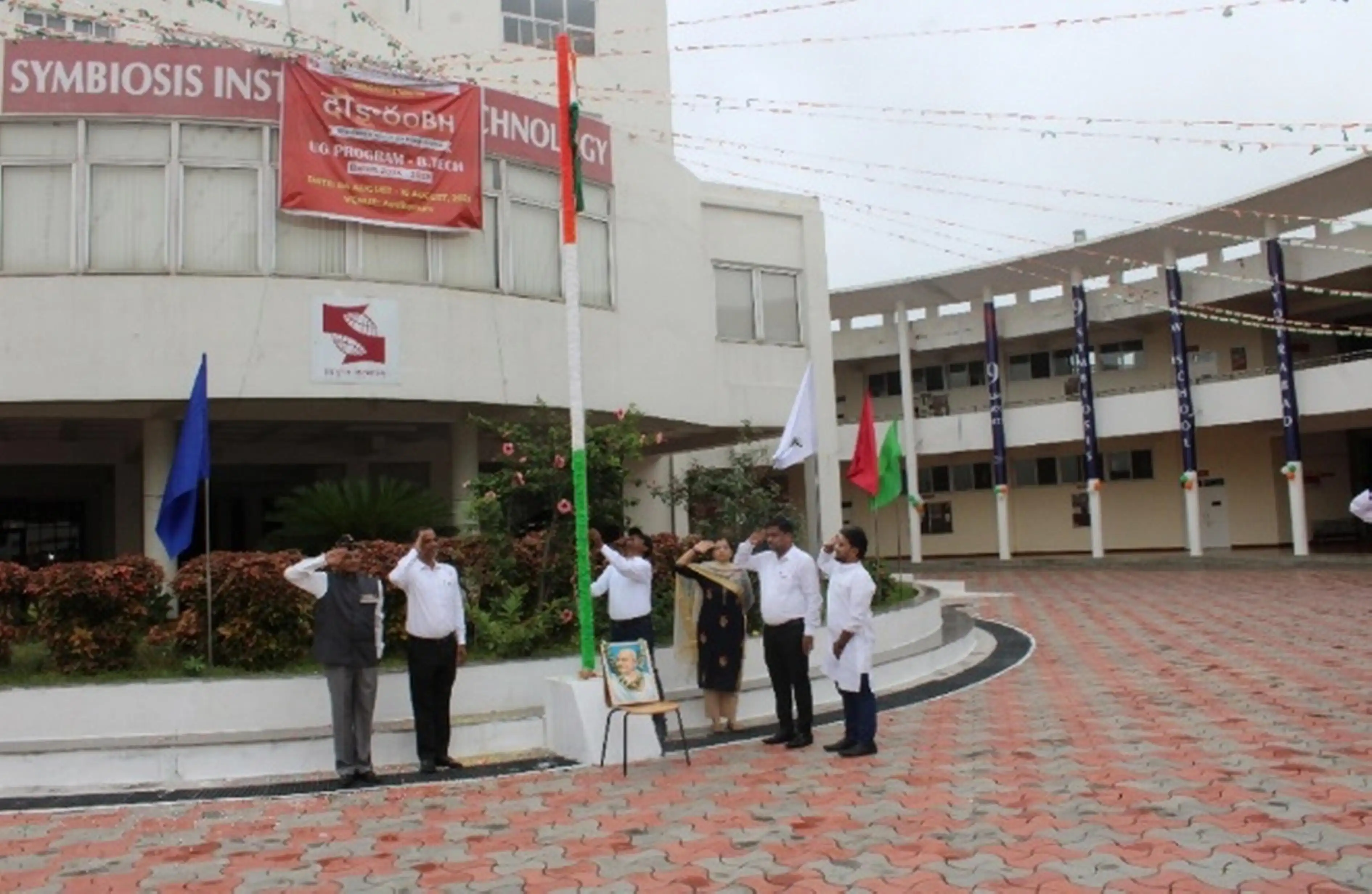independence day Dignitaries saluting